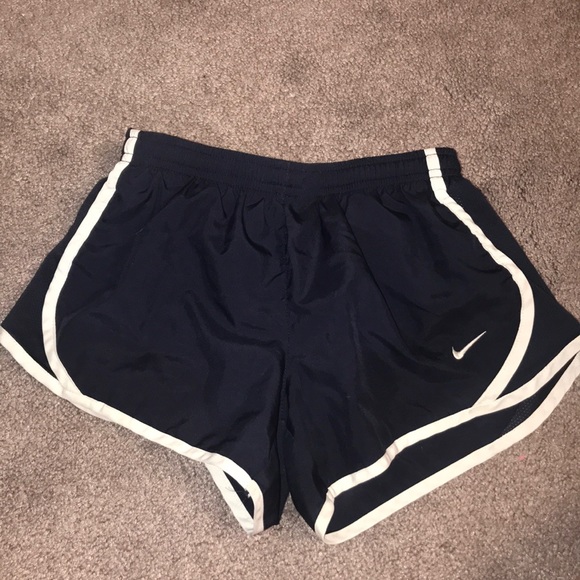 Girls Nike shorts - Picture 1 of 2